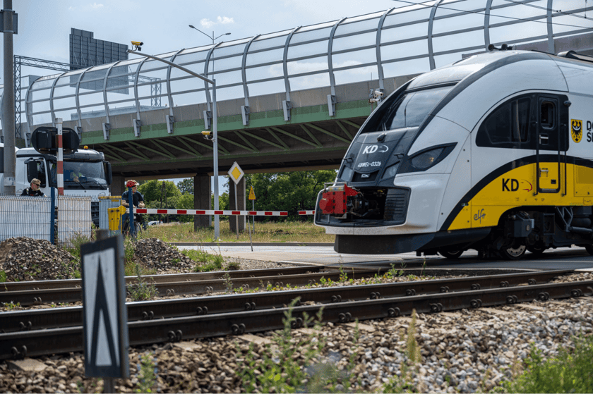 Przejazdy kolejowe we Wrocławiu. Żółte kamery i fotoradary systemu CANARD