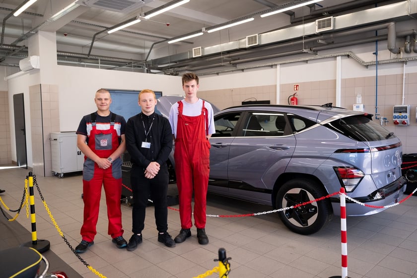 Otwarcie Branżowego Centrum Umiejętności w dziedzinie elektromobilności w ZS nr 2 we Wrocławiu