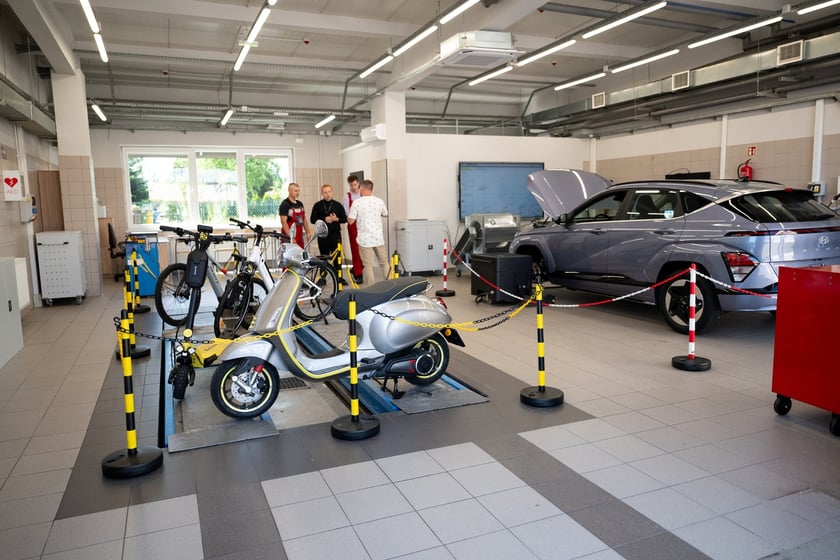 Otwarcie Branżowego Centrum Umiejętności w dziedzinie elektromobilności w ZS nr 2 we Wrocławiu
