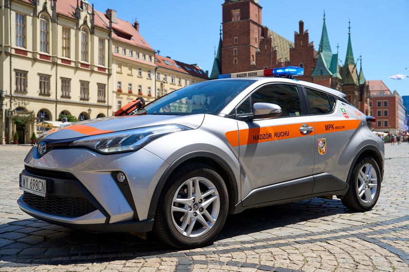 Konferencja prasowa dotycząca wyposażenia pojazdów MPK Wrocław w defibrylatory AED - 30.06.2025