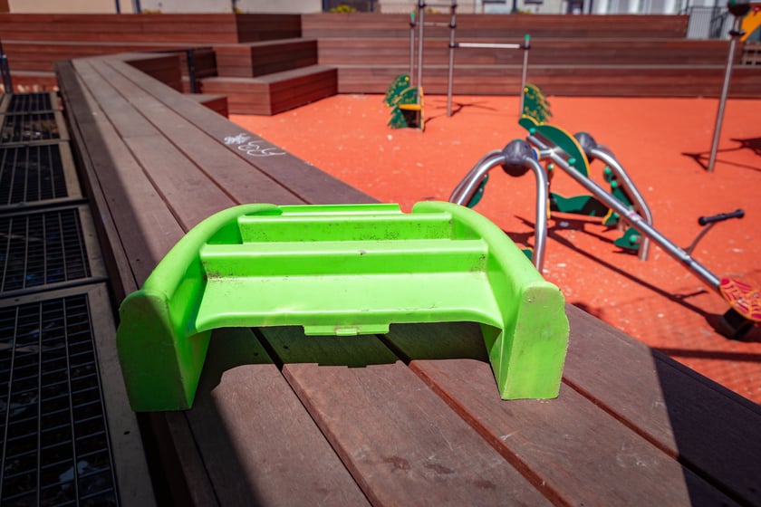 Podw&oacute;rko Wszystkich Mieszkańc&oacute;w zostało zdewastowane. Miasto wystosowuje apel i zapowiada, że zgłosi sprawę na policję