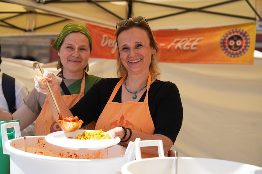 Indyjskie menu na Solnym: warzywny bigos curry z pulao, a na deser halawa z papadam