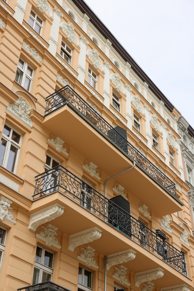 Kamienica Jedności Narodowej 172 po remoncie, lipiec 2025