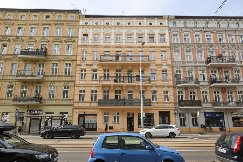 Kamienica Jedności Narodowej 172 po remoncie, lipiec 2025