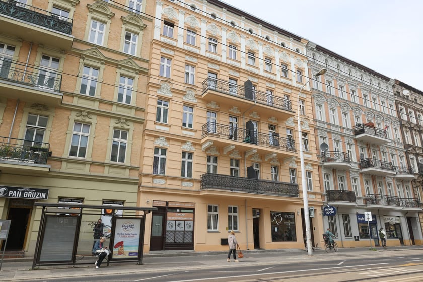 Kamienica Jedności Narodowej 172 po remoncie, lipiec 2025