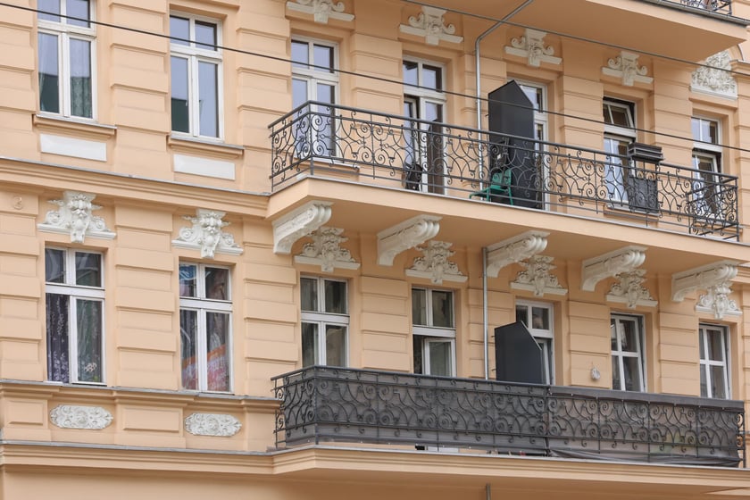 Kamienica Jedności Narodowej 172 po remoncie, lipiec 2025