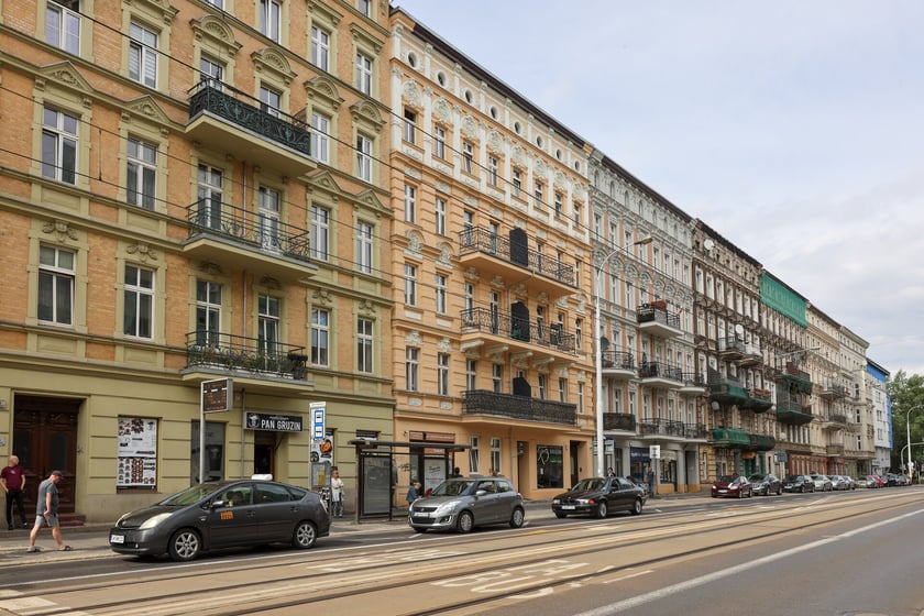 Kamienica Jedności Narodowej 172 po remoncie, lipiec 2025