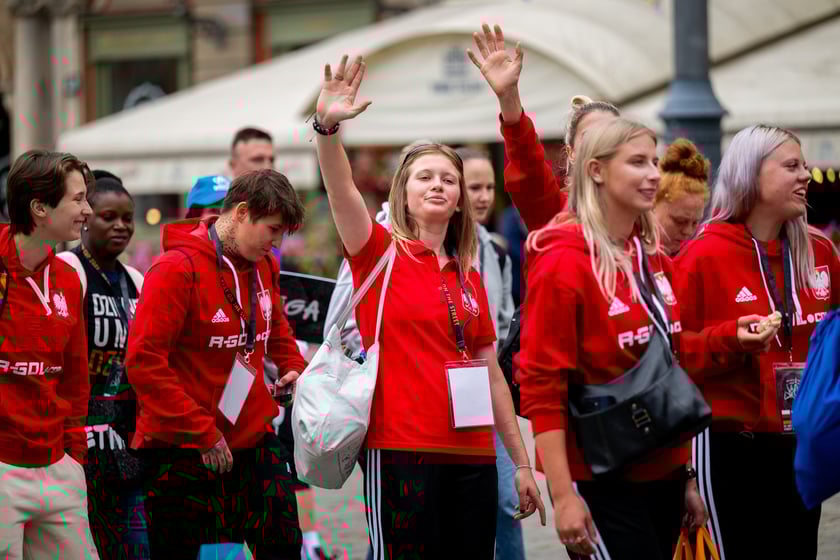 Ruszył XV Wrocław Cup! Kolorowa parada otworzyła Międzynarodowy Turniej w Piłce Ulicznej