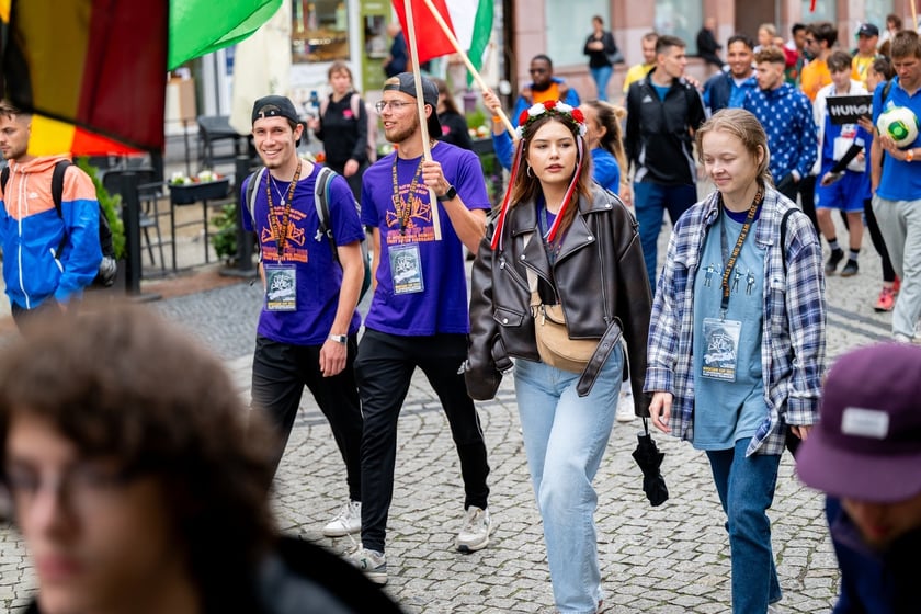 Ruszył XV Wrocław Cup! Kolorowa parada otworzyła Międzynarodowy Turniej w Piłce Ulicznej