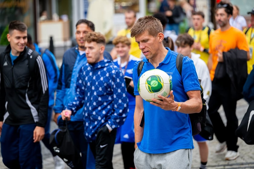 Ruszył XV Wrocław Cup! Kolorowa parada otworzyła Międzynarodowy Turniej w Piłce Ulicznej