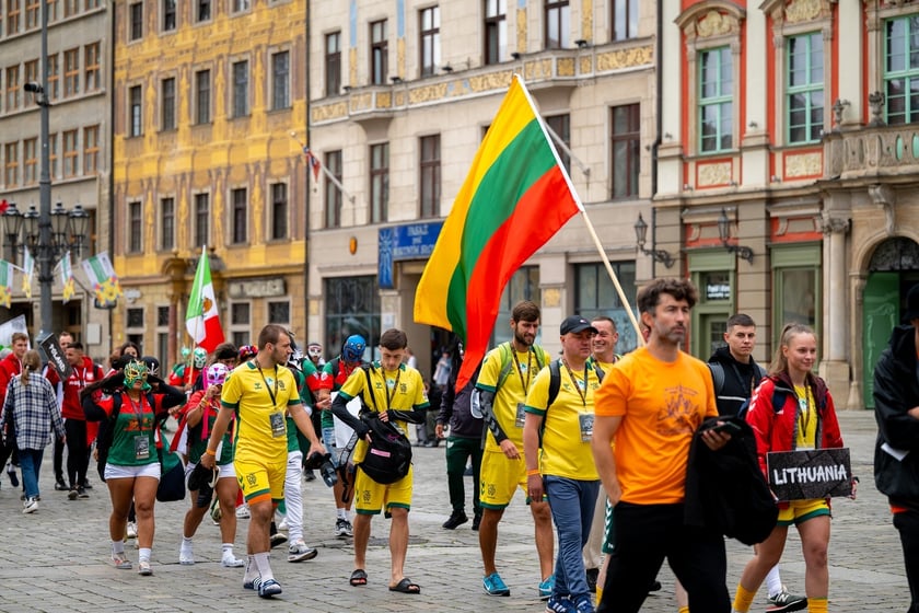 Ruszył XV Wrocław Cup! Kolorowa parada otworzyła Międzynarodowy Turniej w Piłce Ulicznej