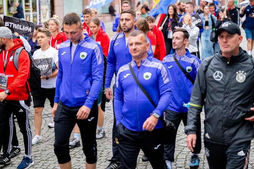 Ruszył XV Wrocław Cup! Kolorowa parada otworzyła Międzynarodowy Turniej w Piłce Ulicznej