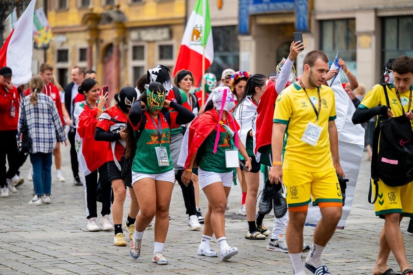 Ruszył XV Wrocław Cup! Kolorowa parada otworzyła Międzynarodowy Turniej w Piłce Ulicznej