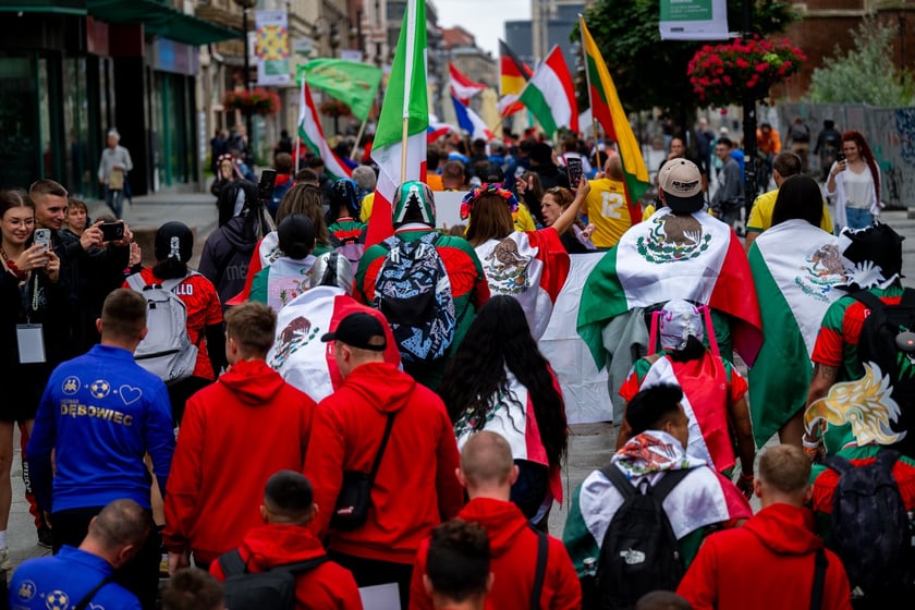 Ruszył XV Wrocław Cup! Kolorowa parada otworzyła Międzynarodowy Turniej w Piłce Ulicznej