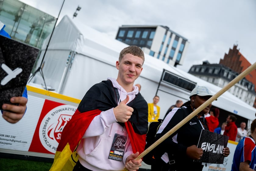 Ruszył XV Wrocław Cup! Kolorowa parada otworzyła Międzynarodowy Turniej w Piłce Ulicznej