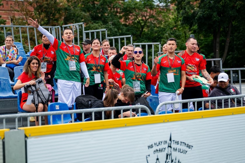 Ruszył XV Wrocław Cup! Kolorowa parada otworzyła Międzynarodowy Turniej w Piłce Ulicznej