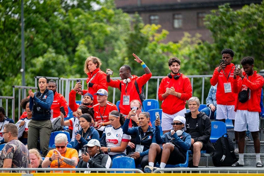 Ruszył XV Wrocław Cup! Kolorowa parada otworzyła Międzynarodowy Turniej w Piłce Ulicznej