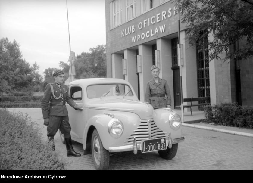 Klub oficerski we Wrocławiu 1948
&nbsp;
&nbsp;