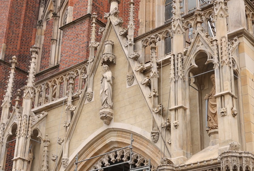 Portyk nad wejściem głównym do katedry wrocławskiej na Ostrowie Tumskim