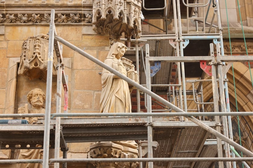 Portyk nad wejściem głównym do katedry wrocławskiej na Ostrowie Tumskim