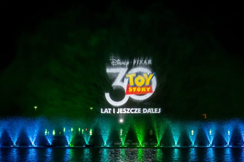 Pr&oacute;ba generalna pokazu specjalnego fontanny multimedialnej "Pixar: Lato Przyjaźni"