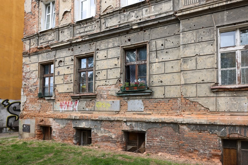 Kamienice przy ul. św. Jerzego na początku remontu w lipcu 2025