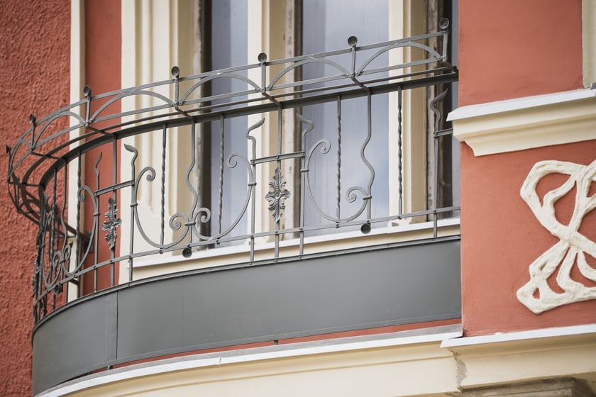 Kamienica wspólnotowa Rozbrat 12 po remoncie (w lipcu 2025 roku)