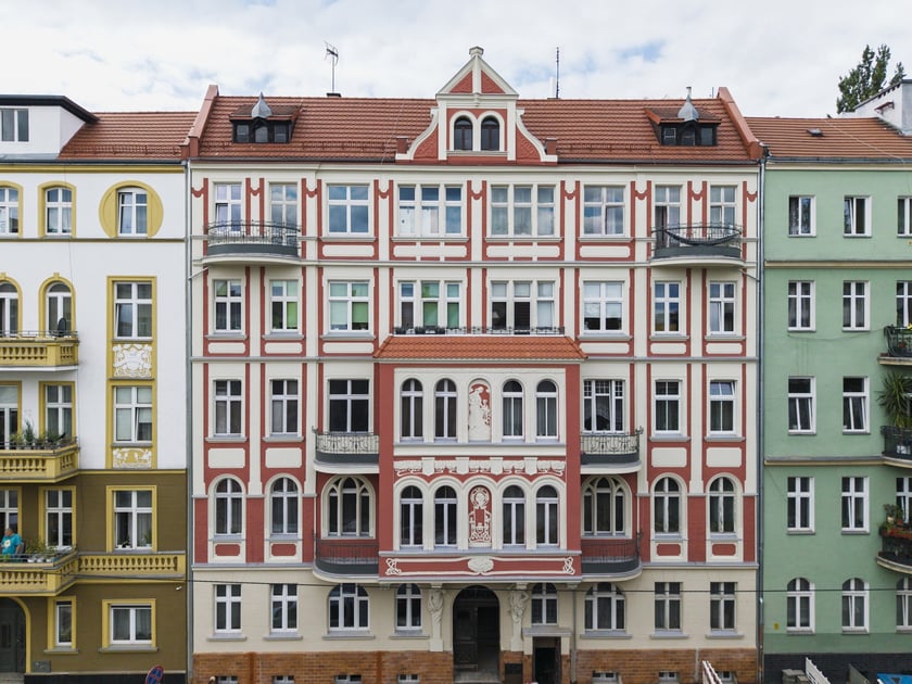 Kamienica wspólnotowa Rozbrat 12 po remoncie (w lipcu 2025 roku)