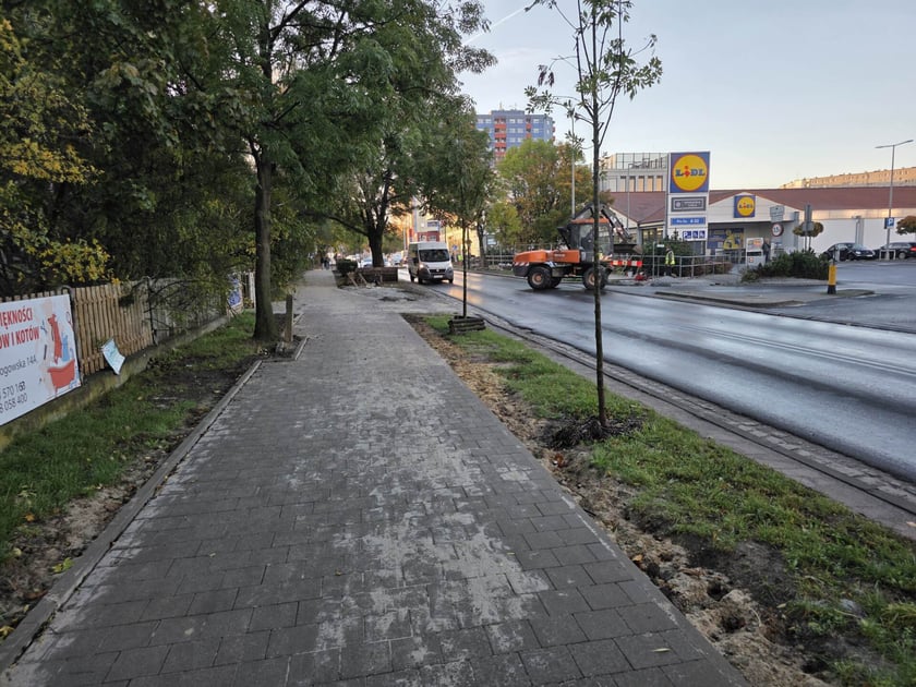 Remont chodnika na ul. Gubińskiej we Wrocławiu - 13.10.2025 r.