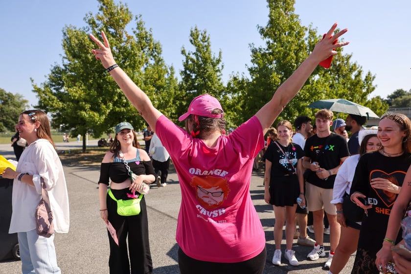 Fanie Eda Sheerana w drodze na kncert na Tarczyński Arena Wrocław, 15 sierpnia 2025