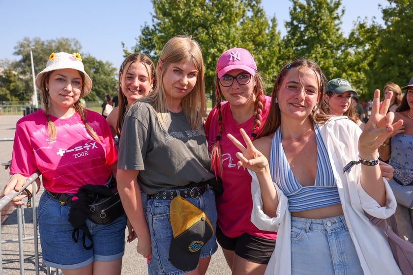 Fanie Eda Sheerana w drodze na kncert na Tarczyński Arena Wrocław, 15 sierpnia 2025