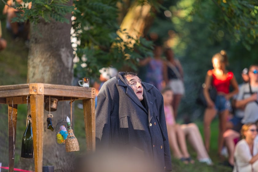 Popisy artystów sztuki cyrkowej podczas festiwalu OFCA w Oleśnicy 2025