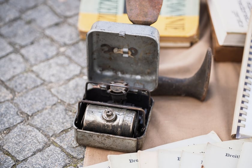 Giełda staroci pod Iglicą we Wrocławiu