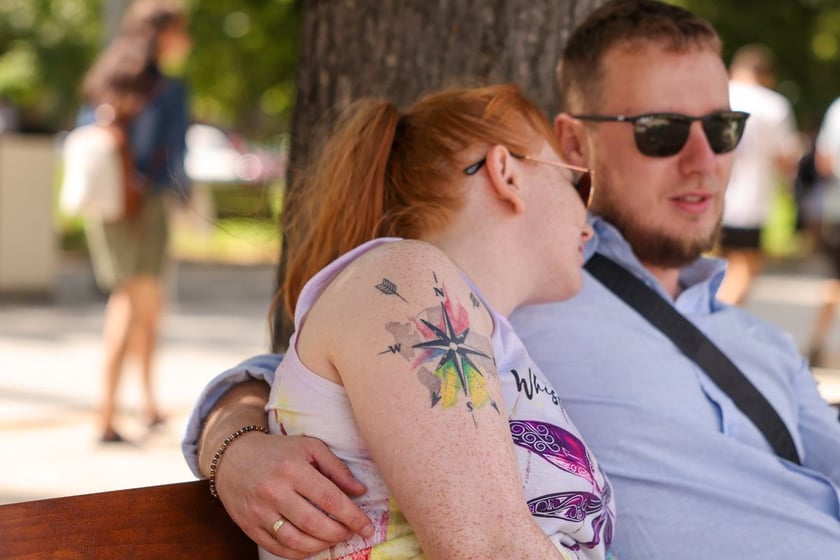 Lato w mieście. Wrocławianie spacerują nad Odrą i na Ostrowie Tumskim