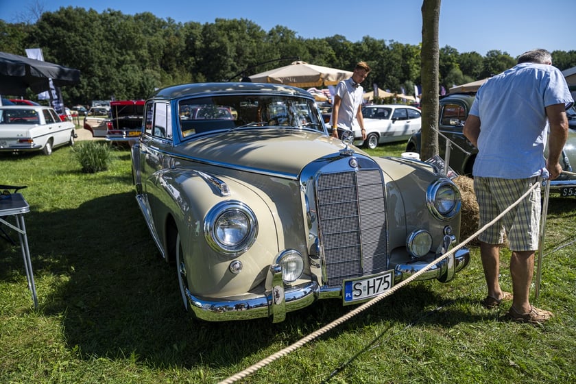 MotoClassic Wrocław w Zamku Topacz. Zdjęcie archiwalne