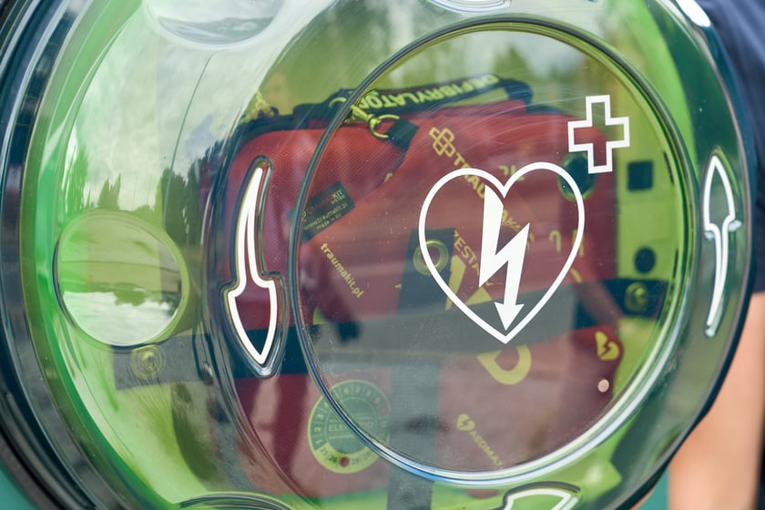 Oddanie do użytku defibrylatora AED przy Kwidzyńskiej na Kowalach, 22 sierpnia 2025