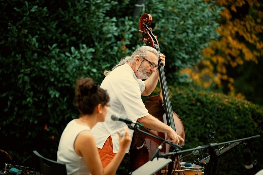 W parku Południowym z koncertem w cyklu „Muzyczne Parki Wrocławia” wystąpiła Marzena Słowik z zespołem „Słowik e os pássaros do amor”.