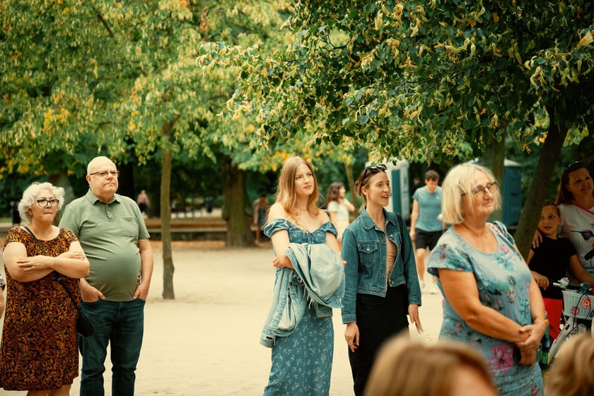W parku Południowym z koncertem w cyklu „Muzyczne Parki Wrocławia” wystąpiła Marzena Słowik z zespołem „Słowik e os pássaros do amor”.