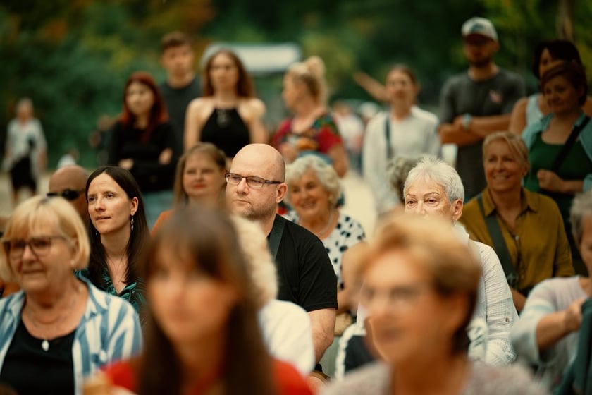 W parku Południowym z koncertem w cyklu „Muzyczne Parki Wrocławia” wystąpiła Marzena Słowik z zespołem „Słowik e os pássaros do amor”.