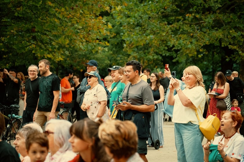 W parku Południowym z koncertem w cyklu „Muzyczne Parki Wrocławia” wystąpiła Marzena Słowik z zespołem „Słowik e os pássaros do amor”.