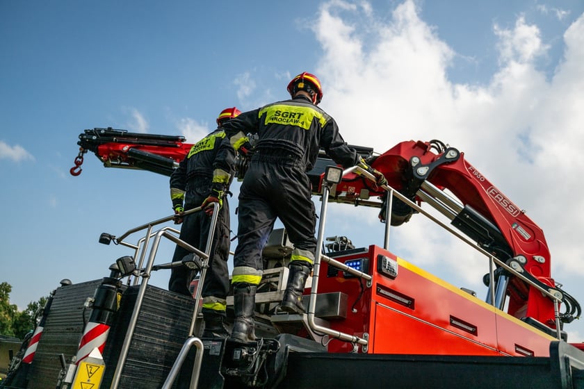 Ćwiczenia służb we Wrocławiu - Wyspa 2025 uczy jak wsp&oacute;łdziałać podczas powodzi