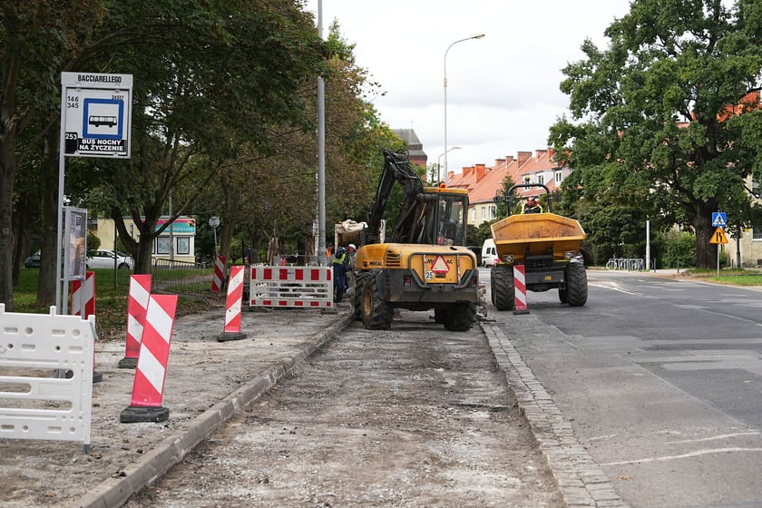 Remont chodników przy Bacciarellego, wrzesień 2025