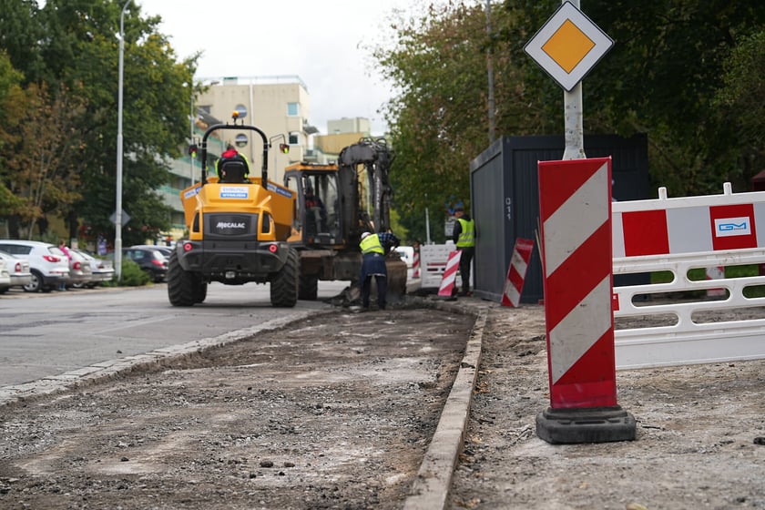 Remont chodników przy Bacciarellego, wrzesień 2025