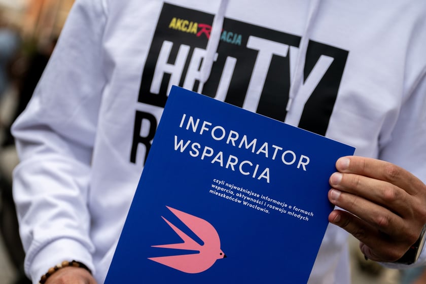 "Informator wsparcia" wydany w ramach kampanii HejTy Reaguj