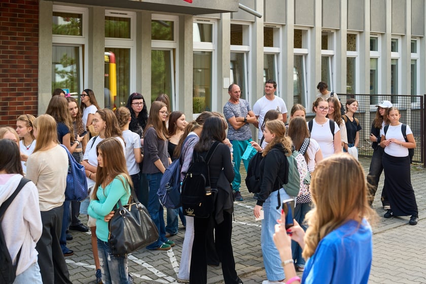 Specjalny autobus przywiózł akcję HejTy Reaguj do Liceum nr 8 im. Bolesława Krzywoustego