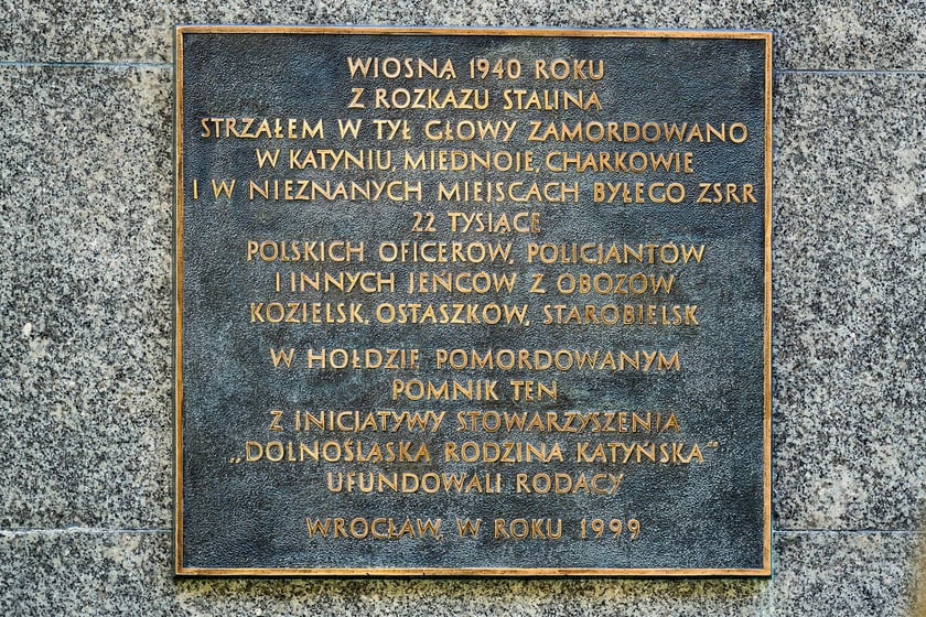 Pomnik Ofiar Zbrodni Katyńskiej w parku Juliusza Słowackiego we Wrocławiu