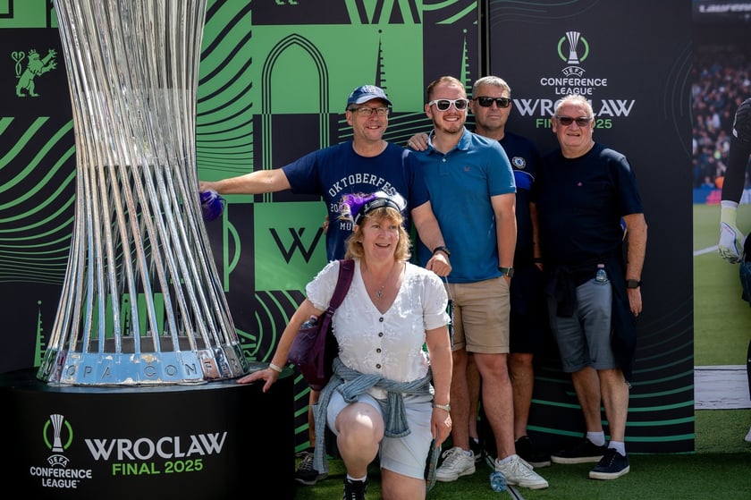 Otwarcie ogólnodostępnej strefy kibica Fan Festival w rynku przed finałem LK UEFA