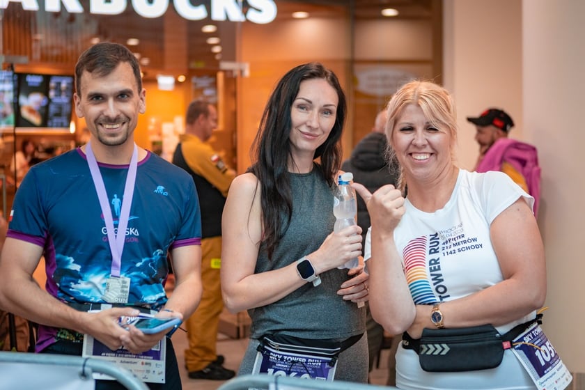 Uczestnicy 10. Sky Tower Run we Wrocławiu