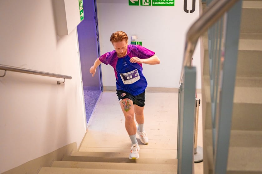 Uczestnicy 10. Sky Tower Run we Wrocławiu