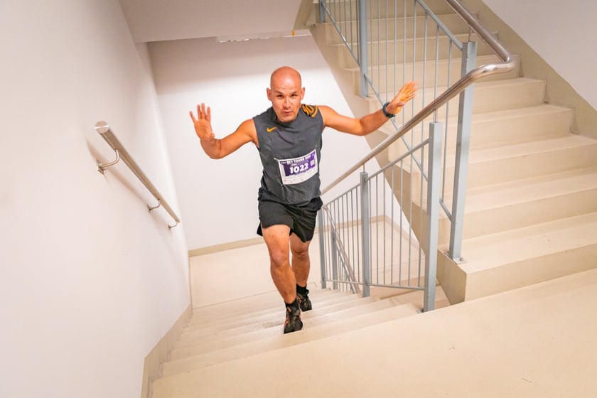 Uczestnicy 10. Sky Tower Run we Wrocławiu